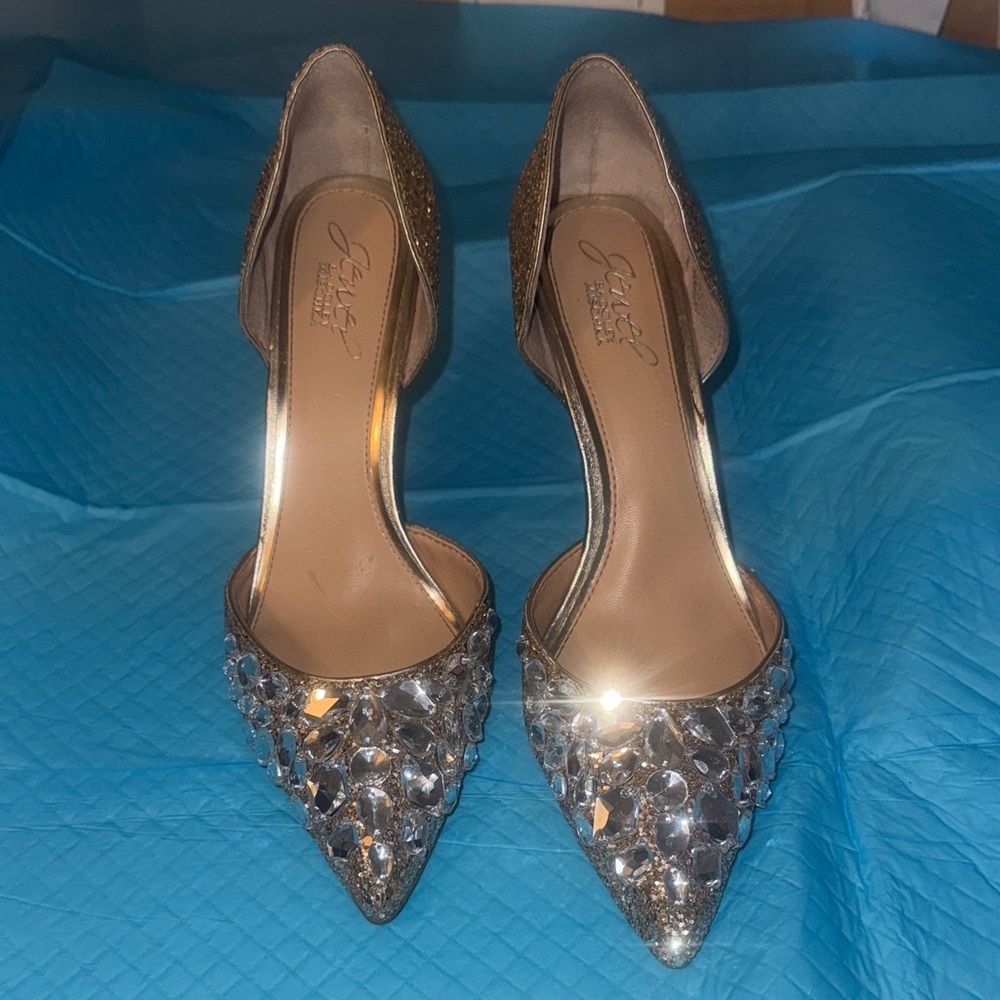 Badgley Mischka Jewel Gold sequins Embellished Heels. Size 8